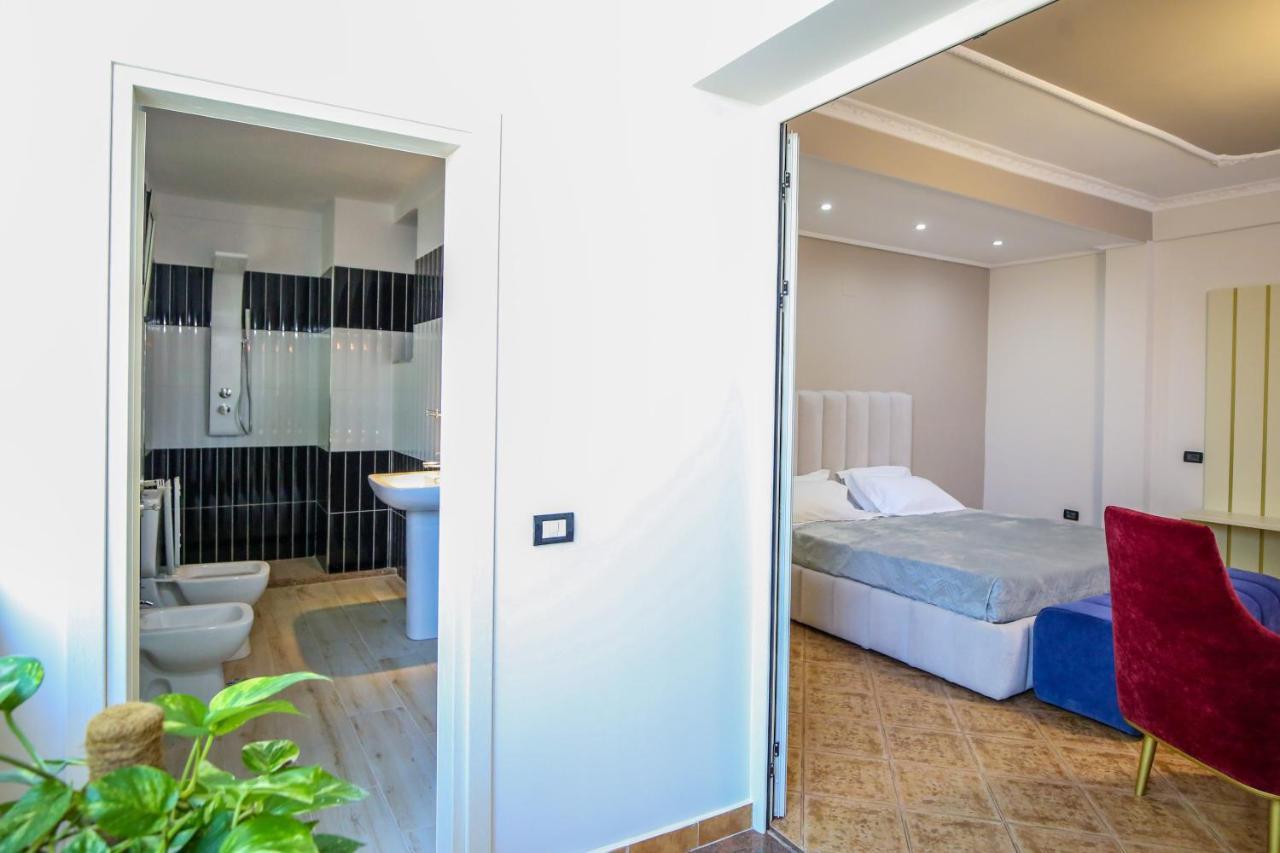 Hotel Vila Stefa Vlorë Exteriör bild