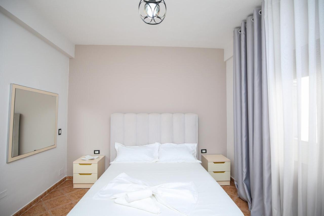 Hotel Vila Stefa Vlorë Exteriör bild