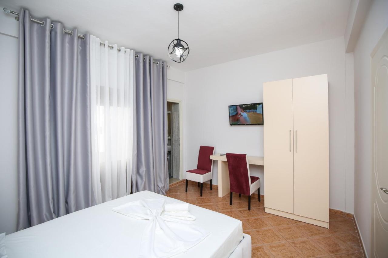 Hotel Vila Stefa Vlorë Exteriör bild