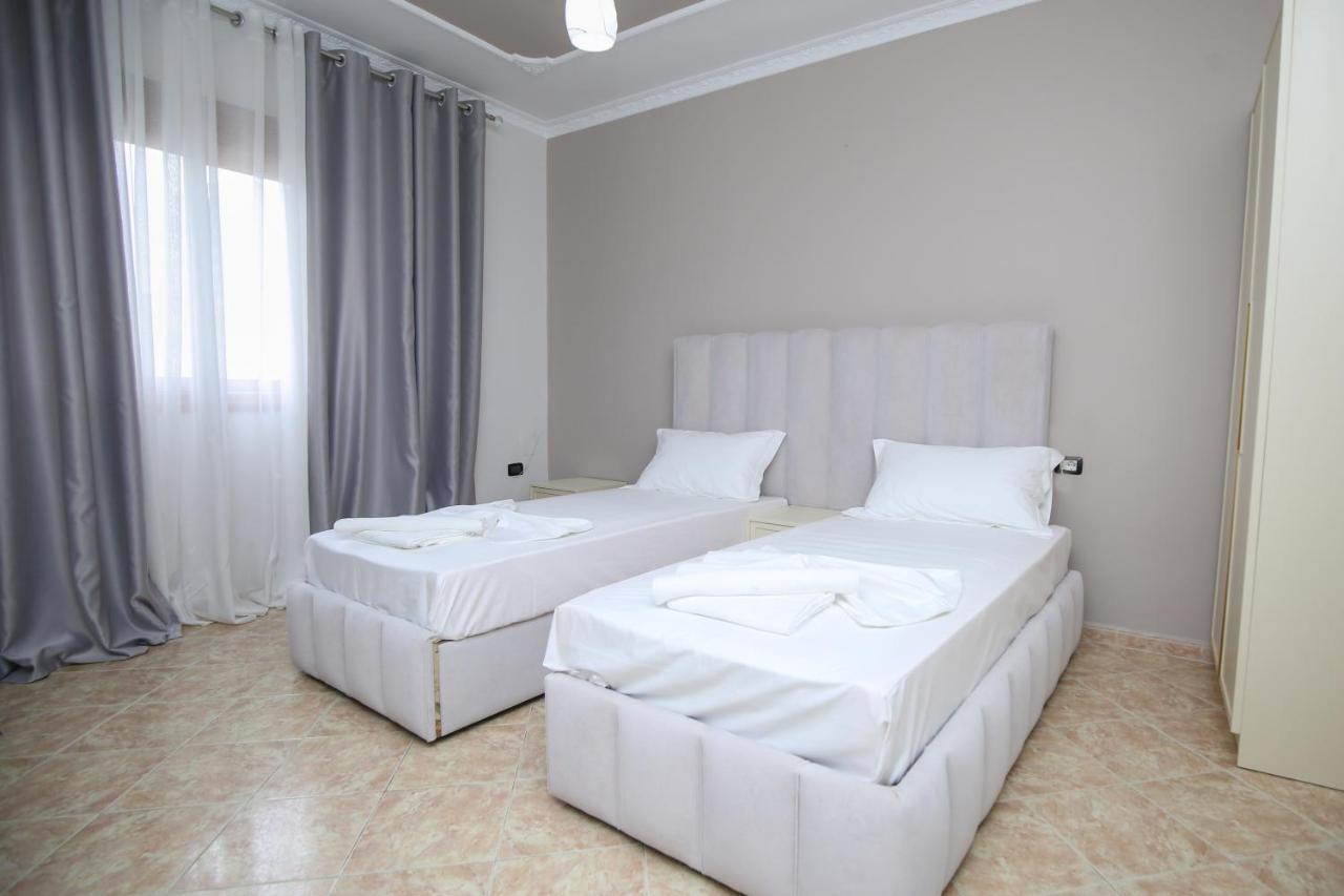 Hotel Vila Stefa Vlorë Exteriör bild