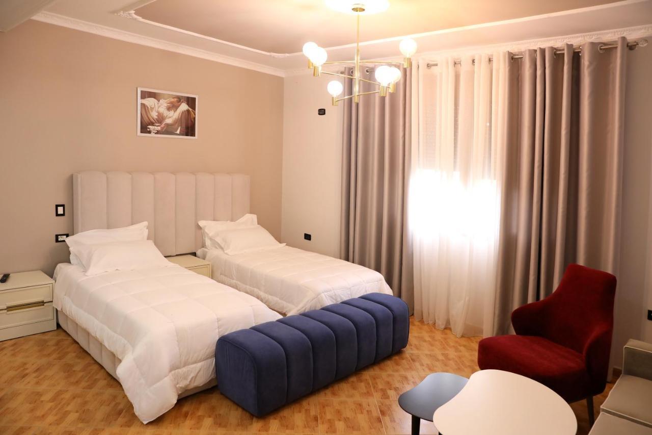 Hotel Vila Stefa Vlorë Exteriör bild
