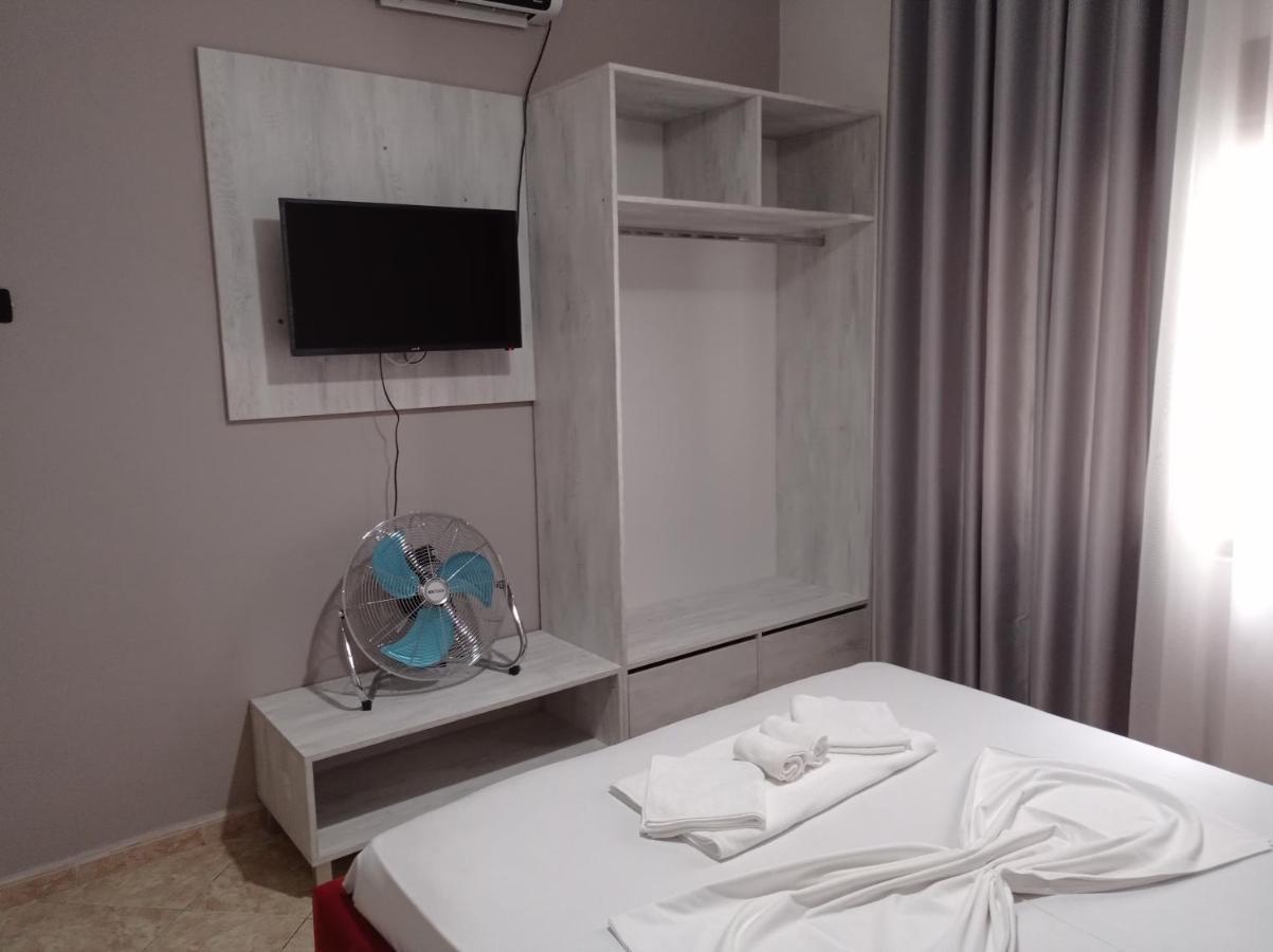 Hotel Vila Stefa Vlorë Exteriör bild