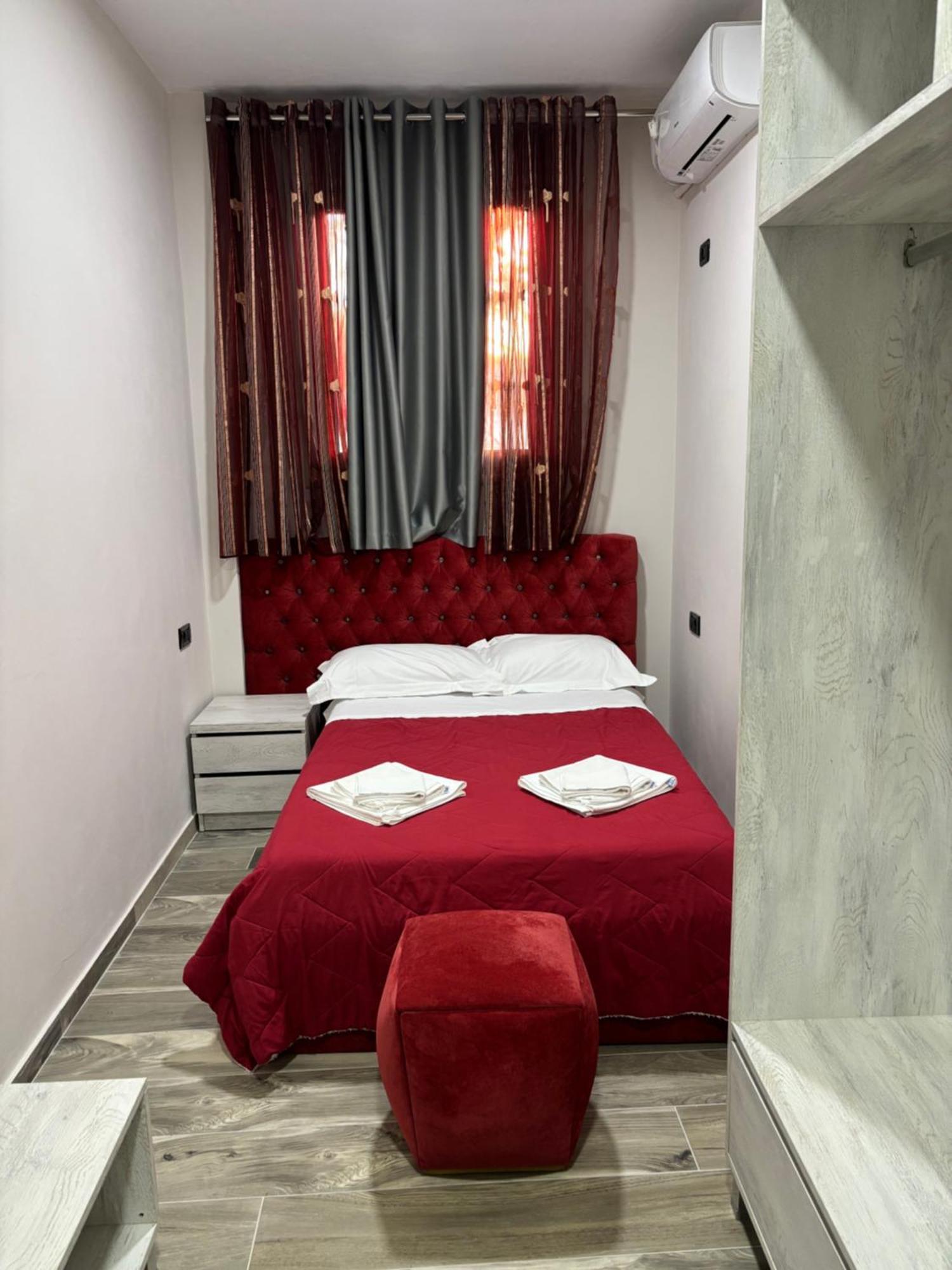 Hotel Vila Stefa Vlorë Exteriör bild