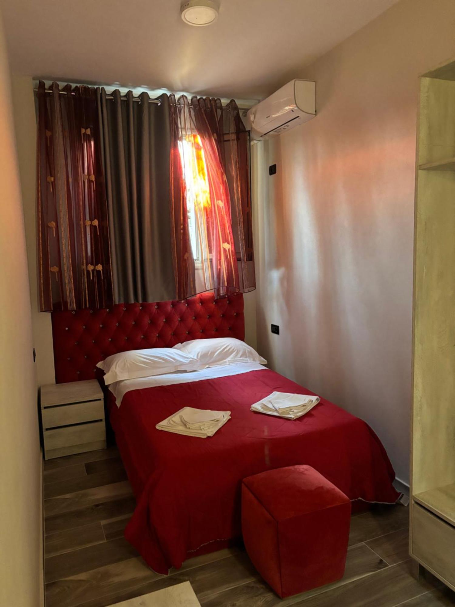 Hotel Vila Stefa Vlorë Exteriör bild